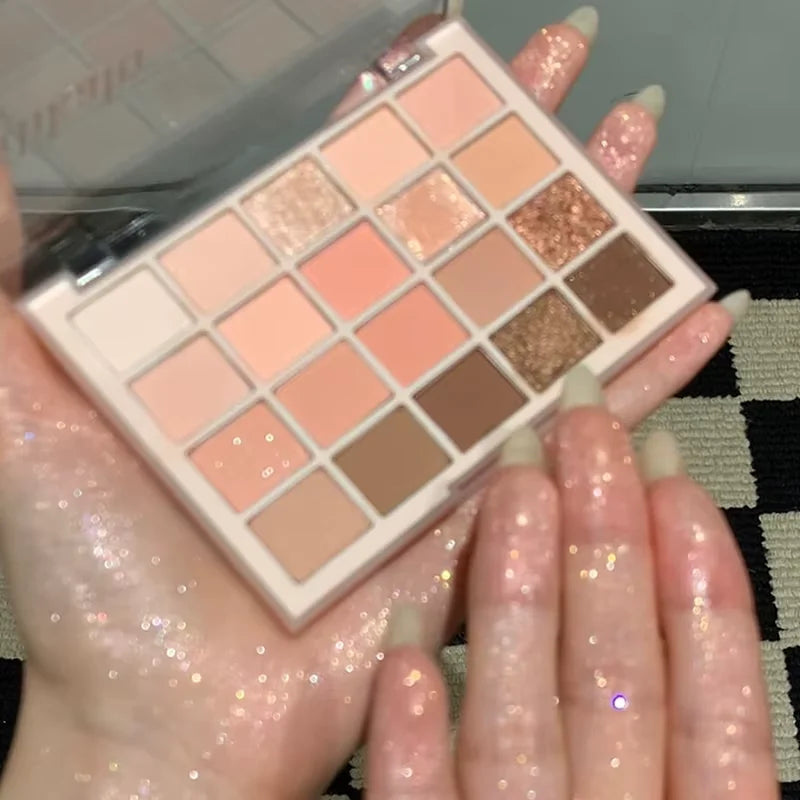 20-Color Multicolor Eyeshadow Palette Nude Earth Tones Tender and the Powder Is Not Flying Waterproof Long-Lasting Daily Makeup