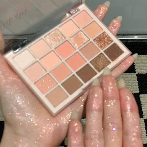 20-Color Multicolor Eyeshadow Palette Nude Earth Tones Tender and the Powder Is Not Flying Waterproof Long-Lasting Daily Makeup