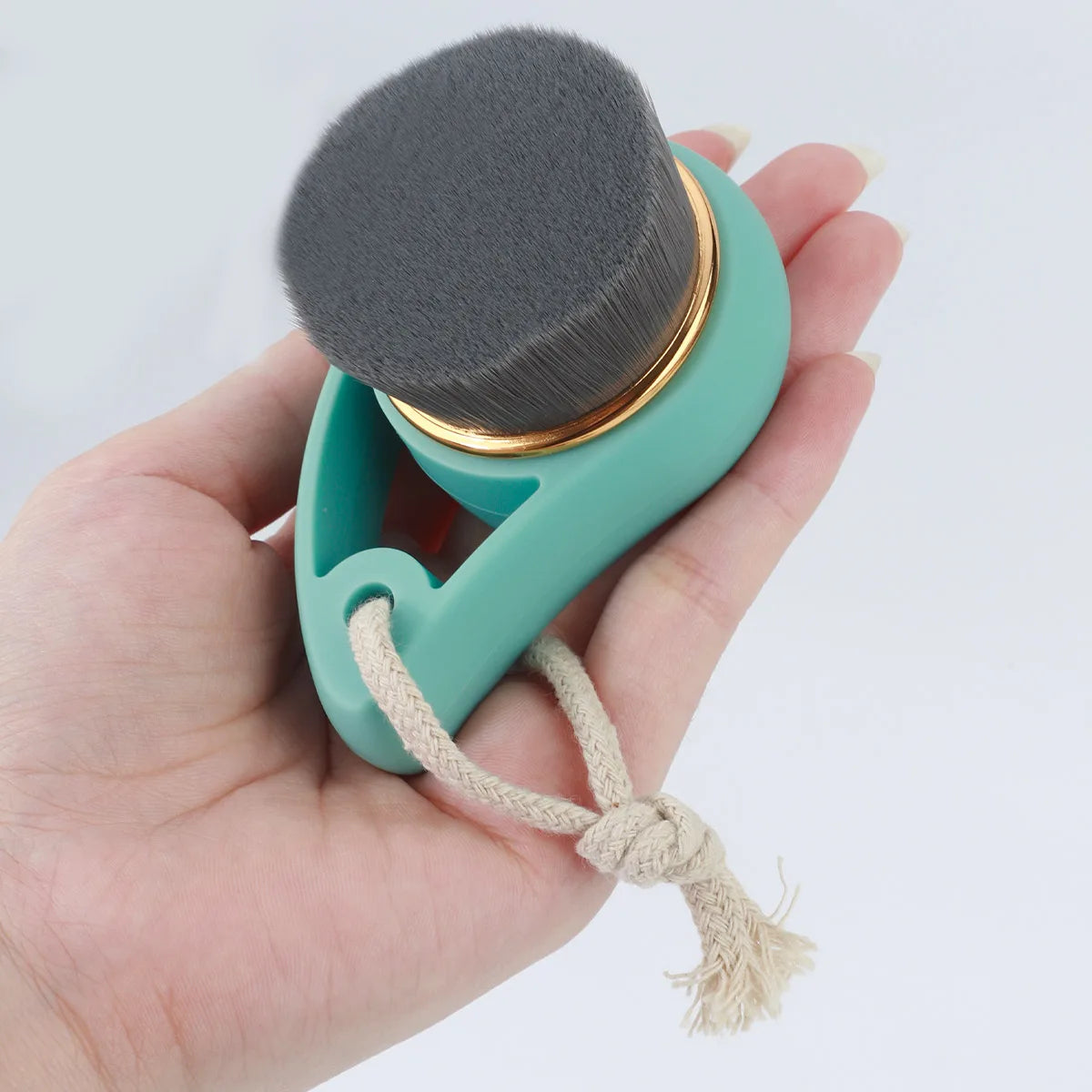 1PCS Bamboo Charcoal Cleaning Brush Comma Face Deep Wash Brushes Facial Cleaner Exfoliating Scrub Massager Makeup Brush Beauty Skin Care Silicone Brush Brosse Silicone Vibrator Facial Brush