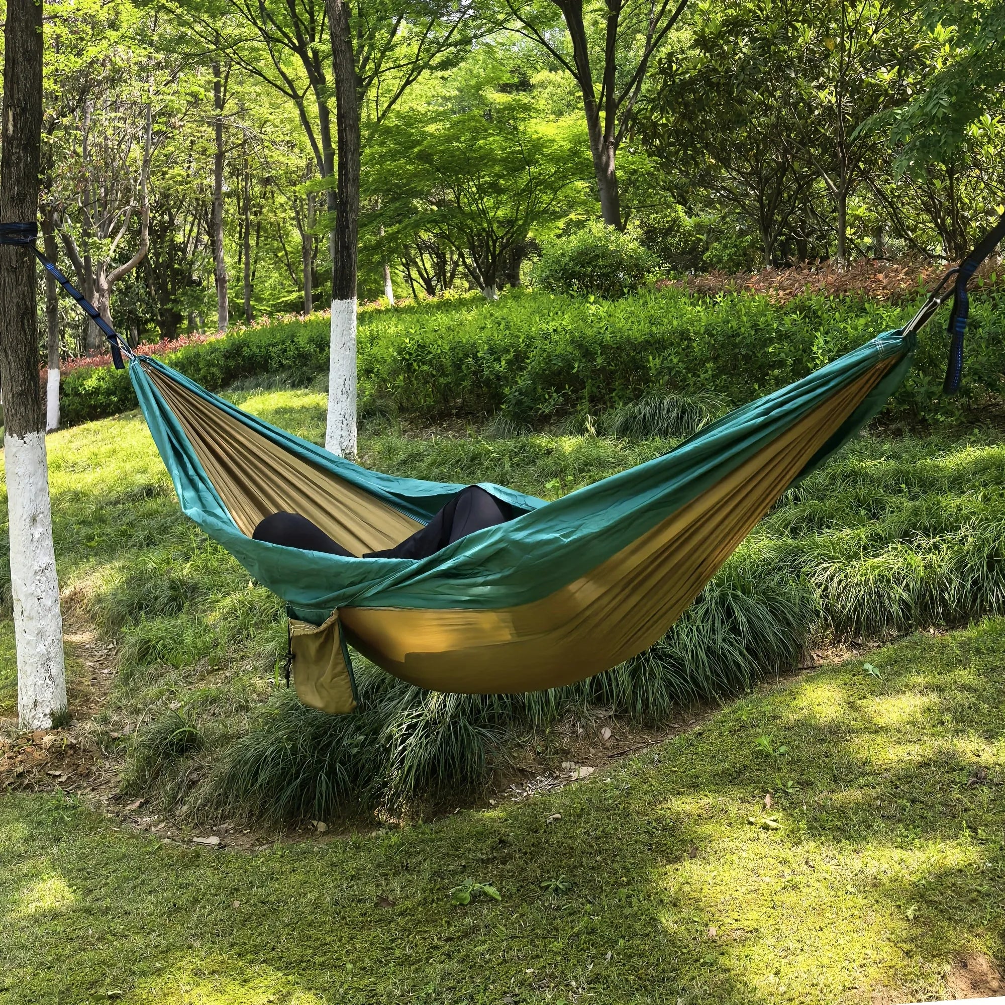 Portable Camping Hammock 2 Person Parachute Nylon Swing Bed with Tree Straps Carabiners Lightweight Anti-Rollover Hammock for Ou